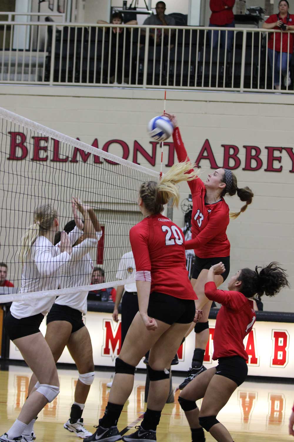 Volleyball was on their sixth winning streak winning 3-2 over Erskine during the Blackout Game on Wednesday leading into Homecoming! Read about it here.